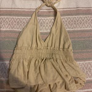 Super cute open back halter top, very beach and a great natural color